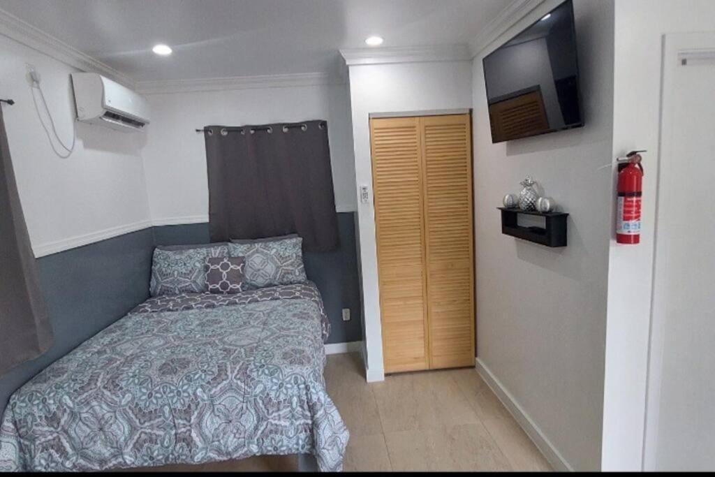 Budget & Basic In Local Neighborhood, 7Min Drive To Downtown Nassau Beach Paradise Apartment Ngoại thất bức ảnh